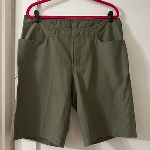 Arcteryx men’s green shorts size 38